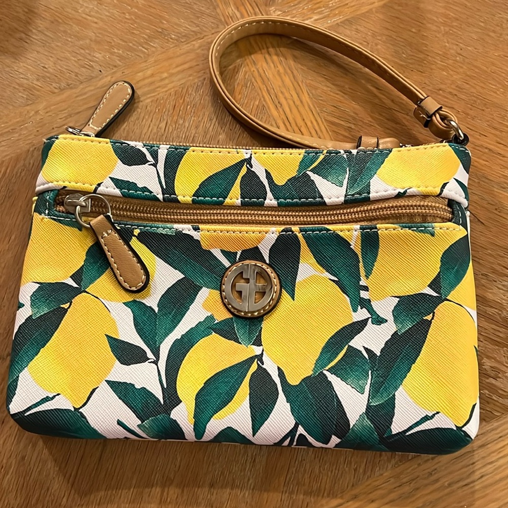 🍋 Giani Bernini Lemon Wristlet 🍋